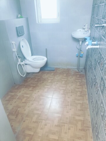 Attached Bathroom in 1 RK Independent House at RWA Apartments Sector 41, Sector 41 – for Rent