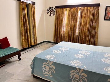 Room in 4 BHK Independent House at Vasant Vihar – for Rent