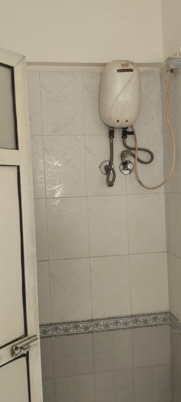 Room in 3 BHK Apartment at Acme Complex 2A, Goregaon West – for Rent