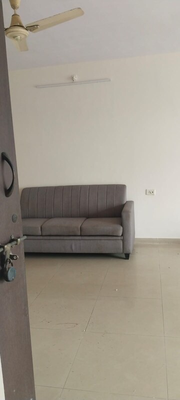 Room in 3 BHK Apartment at Acme Complex 2A, Goregaon West – for Rent
