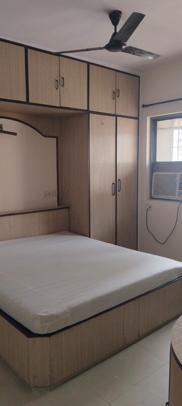 Room in 3 BHK Apartment at Acme Complex 2A, Goregaon West – for Rent