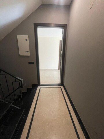 Balcony in 4 BHK Builder Floor at DLF Atria, Dlf Phase ii – for Rent