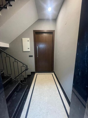 Building Lobby in 4 BHK Builder Floor at DLF Atria, Dlf Phase ii – for Rent