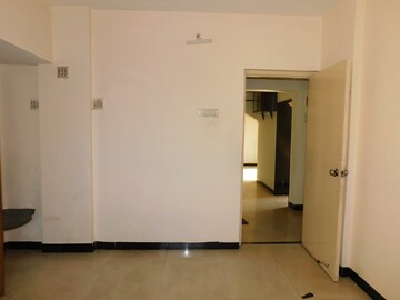 Room in 2 BHK Apartment at Gala Pride Park, Manpada – for Rent