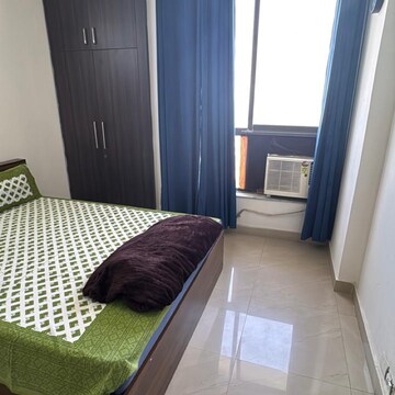 Room in 3 BHK Apartment at Unitech The Residences Gurgaon, Islampur – for Rent