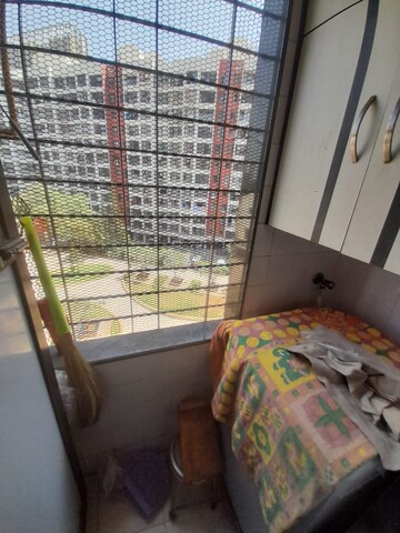 Room in 1 BHK Apartment at Bhoomi Rock Enclave, Kandivali West – for Rent