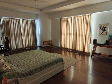Room in 4 BHK Apartment at Bombay Realty Island City Center, Dadar East – for Rent