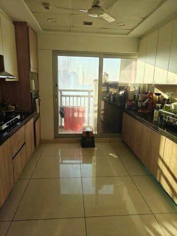 Room in 4 BHK Apartment at Bombay Realty Island City Center, Dadar East – for Rent