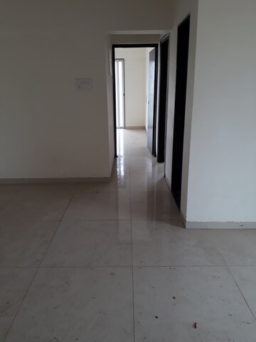 Room in 3.5 BHK Apartment at Lotus Link Square, Malad West – for Rent
