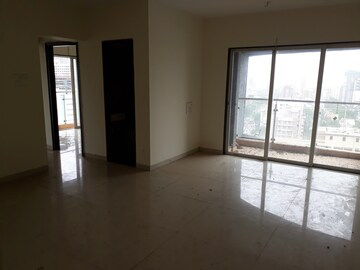 Room in 3.5 BHK Apartment at Lotus Link Square, Malad West – for Rent