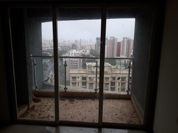 Room in 3.5 BHK Apartment at Lotus Link Square, Malad West – for Rent