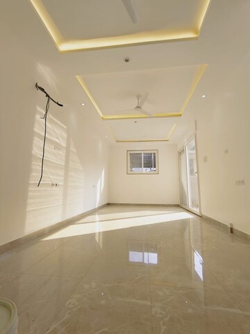 Room in 5 BHK Apartment at Nahar F Residences, Balewadi – for Rent