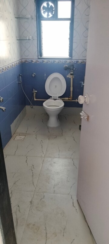 Attached Bathroom in 2 BHK Apartment at Jeevan Sapna Apartment, Andheri West – for Rent