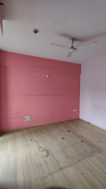 Room in 3 BHK Apartment at Moti Nagar – for Rent