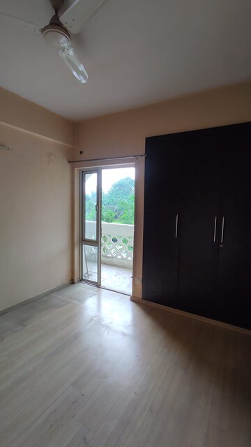Room in 3 BHK Apartment at Moti Nagar – for Rent