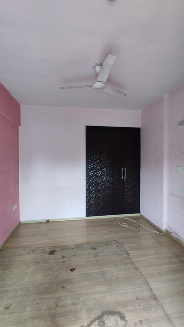 Room in 3 BHK Apartment at Moti Nagar – for Rent