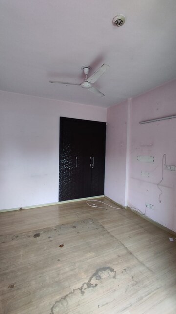 Room in 3 BHK Apartment at Moti Nagar – for Rent