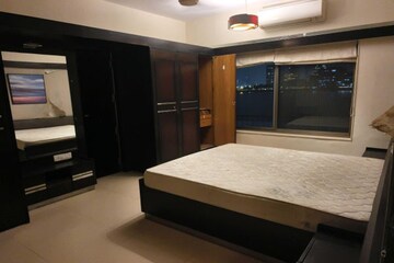 Room in 3 BHK Apartment at Jolly Maker Apartment, Cuffe Parade – for Rent