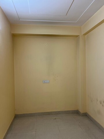 Room in 3 BHK Builder Floor at The Grand, Sector 52 – for Rent