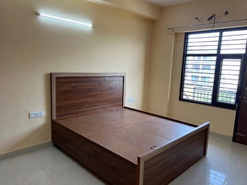Room in 3 BHK Builder Floor at The Grand, Sector 52 – for Rent