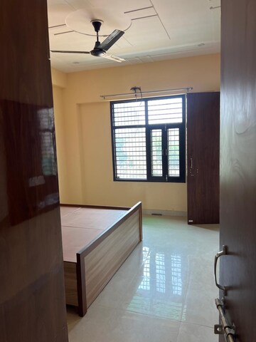 Room in 3 BHK Builder Floor at The Grand, Sector 52 – for Rent