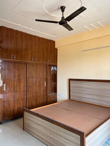 Room in 3 BHK Builder Floor at The Grand, Sector 52 – for Rent