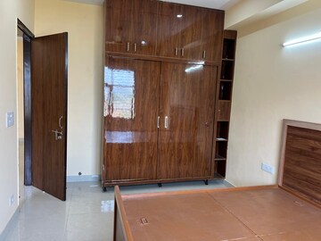 Room in 3 BHK Builder Floor at The Grand, Sector 52 – for Rent