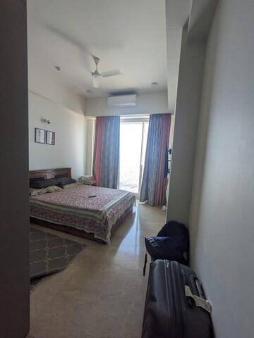Room in 3 BHK Apartment at Raheja Imperia, Worli – for Rent
