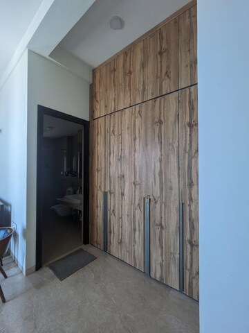 Room in 3 BHK Apartment at Raheja Imperia, Worli – for Rent