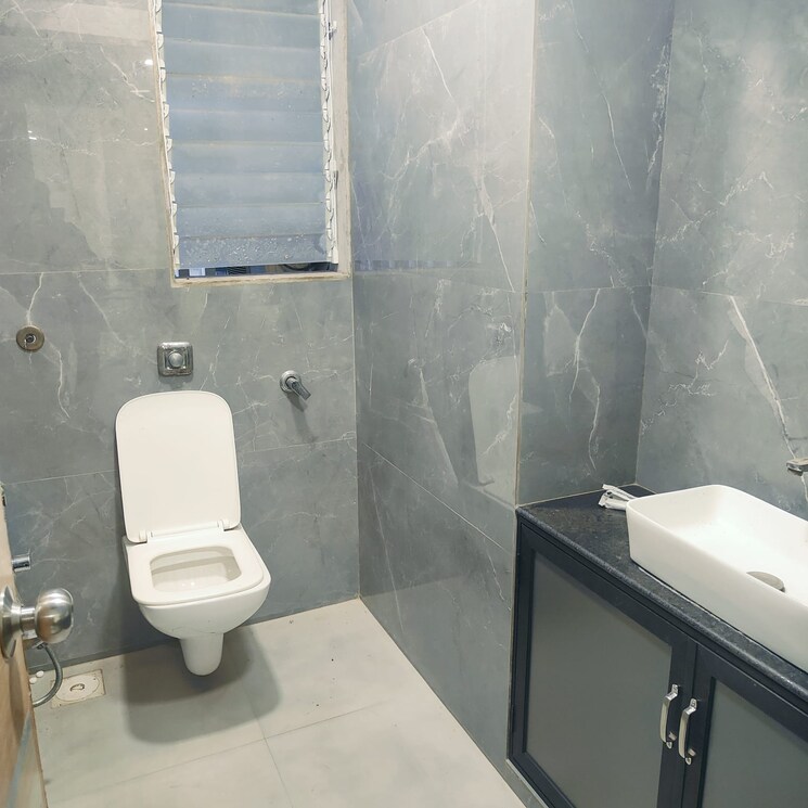 Washroom, lotus-link-square-andheri-west Commercial Office Space 850 Sq.Ft. In Andheri West Mumbai 8508321