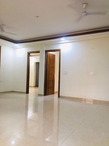 Room in 2 BHK Apartment at Sector 75 – for Sale