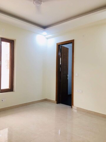 Room in 2 BHK Apartment at Sector 75 – for Sale