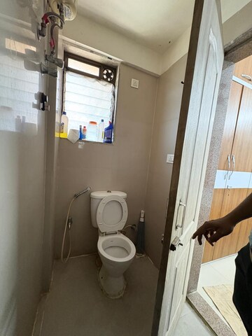 Attached Bathroom in 1.5 BHK Apartment at Thane West – for Sale