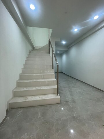  Showroom at Nahar Amaryllis Towers and Plaza, Chandivali – for Rent