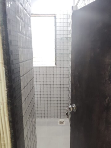Room in 3 BHK Apartment at Versova – for Rent