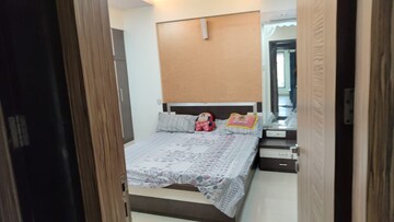 Room in 2 BHK Apartment at Aruna Residency, Malad West – for Rent