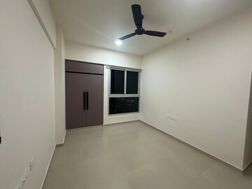Room in 2 BHK Apartment at Piramal Vaikunth, Balkum Pada – for Rent