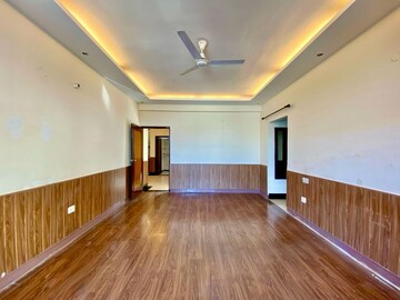 Room in 3 BHK Apartment at Peer Mucchalla – for Sale