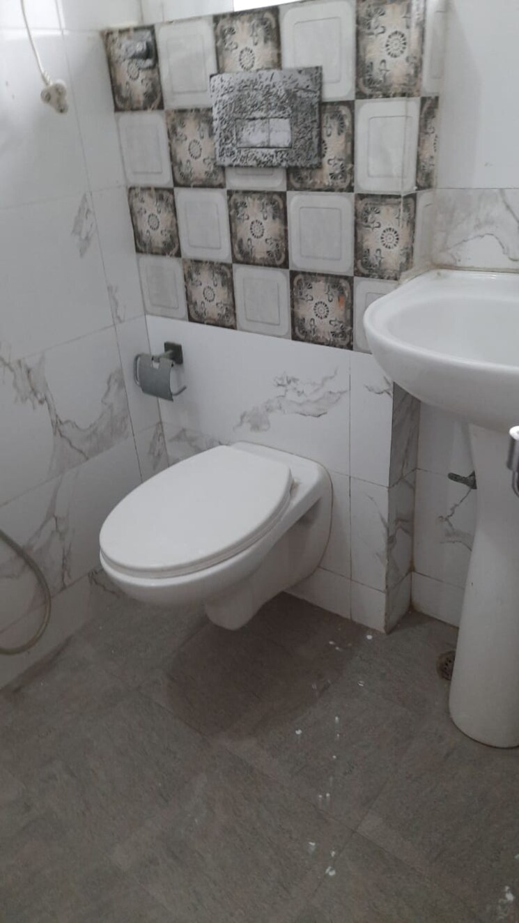 Bathroom, rwa-apartments-sector-39 3 Bedroom 162 Sq.Mt. Independent House In Sector 39 Noida 8509037