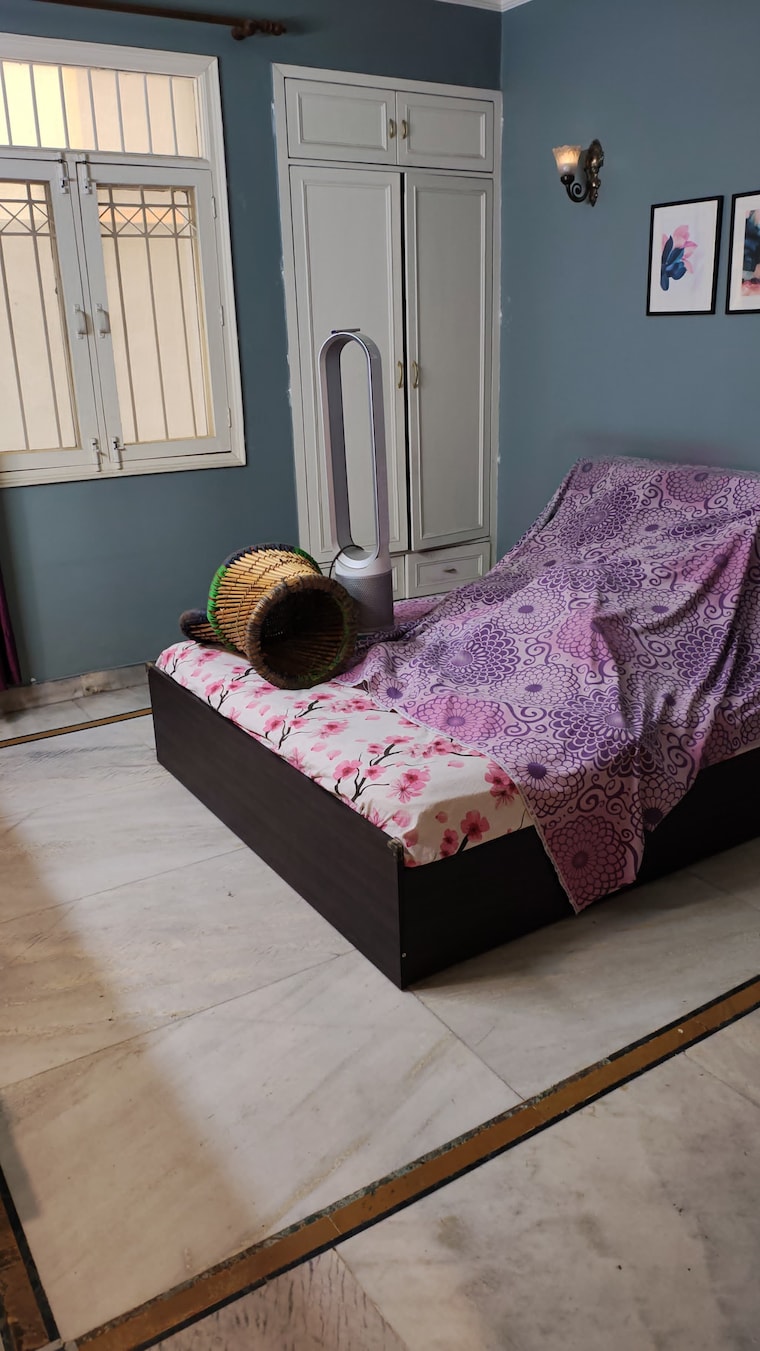 Room, rwa-apartments-sector-39 3 Bedroom 162 Sq.Mt. Independent House In Sector 39 Noida 8509037