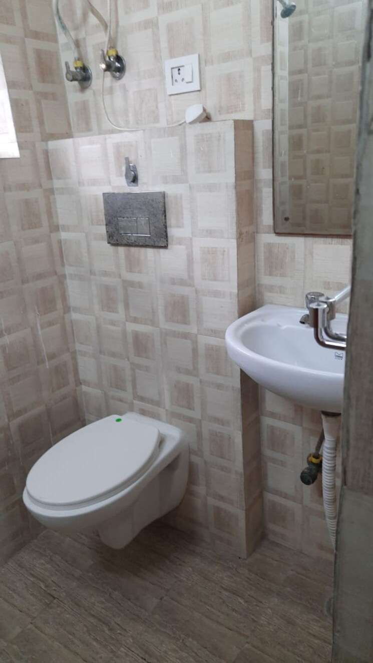Bathroom, rwa-apartments-sector-39 3 Bedroom 162 Sq.Mt. Independent House In Sector 39 Noida 8509037