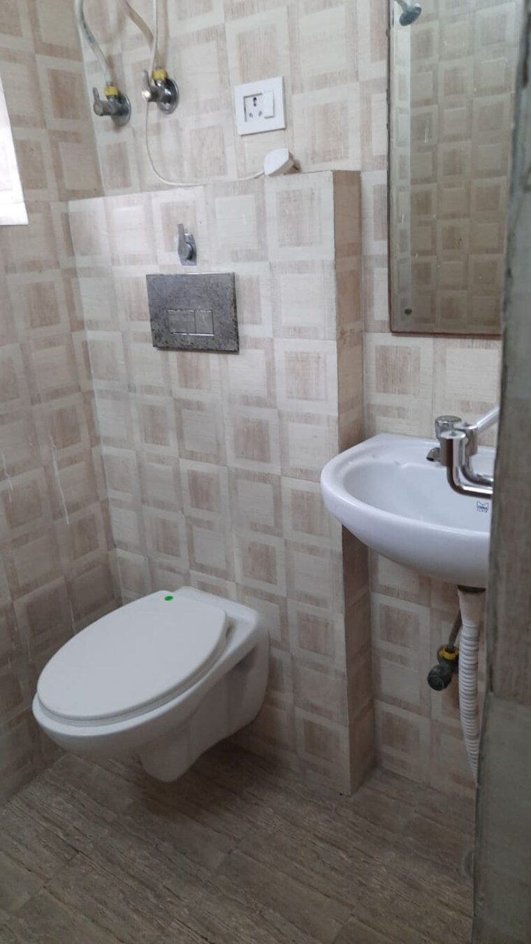 Bathroom, rwa-apartments-sector-39 3 Bedroom 162 Sq.Mt. Independent House In Sector 39 Noida 8509037
