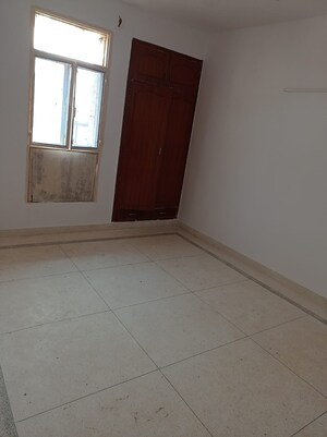 Room in 4 BHK Independent House at RWA Apartments Sector 39, Sector 39 – for Sale