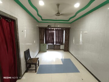 Room in 2 BHK Apartment at Raheja Atlantis, Lower Parel – for Rent