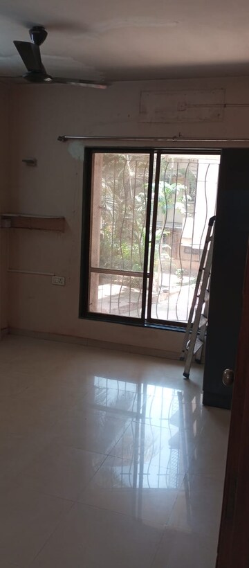 Room in 2 BHK Apartment at Sai Baba Enclave, Goregaon West – for Rent