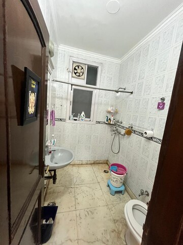 Attached Bathroom in 3 BHK Builder Floor at Ansal Sushant Lok I, Sector 43 – for Rent