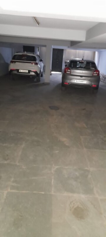 Parking in 3 BHK Builder Floor at Anand Vihar – for Sale