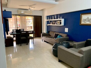 Living Room in 2 BHK Apartment at Santacruz West – for Rent