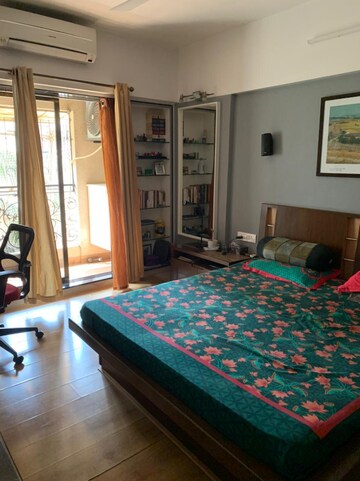 Room in 2 BHK Apartment at Santacruz West – for Rent