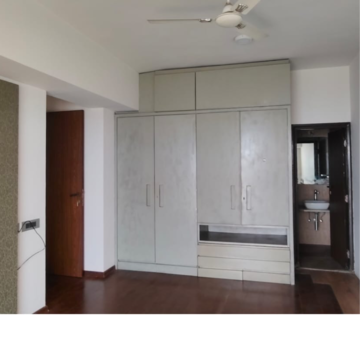 Room in 2 BHK Apartment at Lodha The Park, Kamala Mill – for Rent